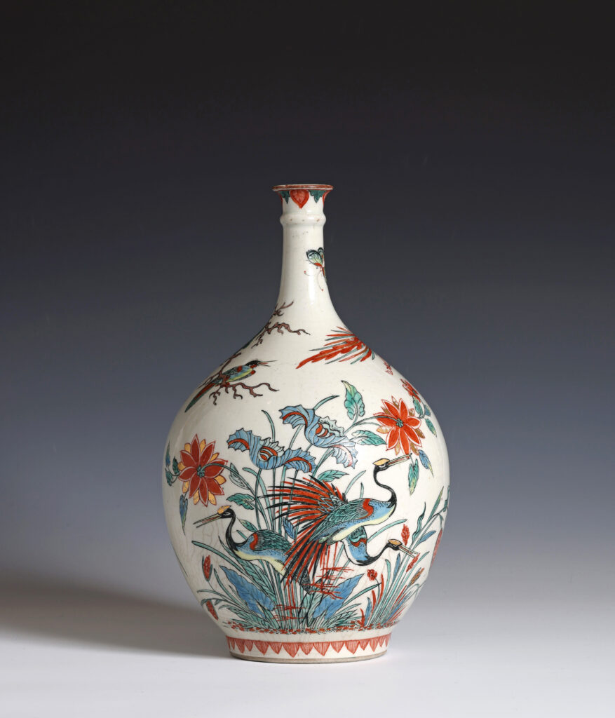 A LARGE DUTCH-DECORATED ARITA BOTTLE VASE